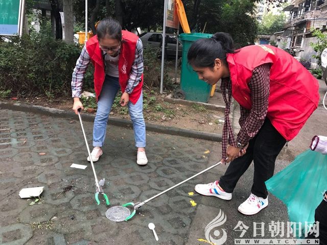 【今日朝阳网】迎接文明城市创建,志愿者在行动(朱秀剑)